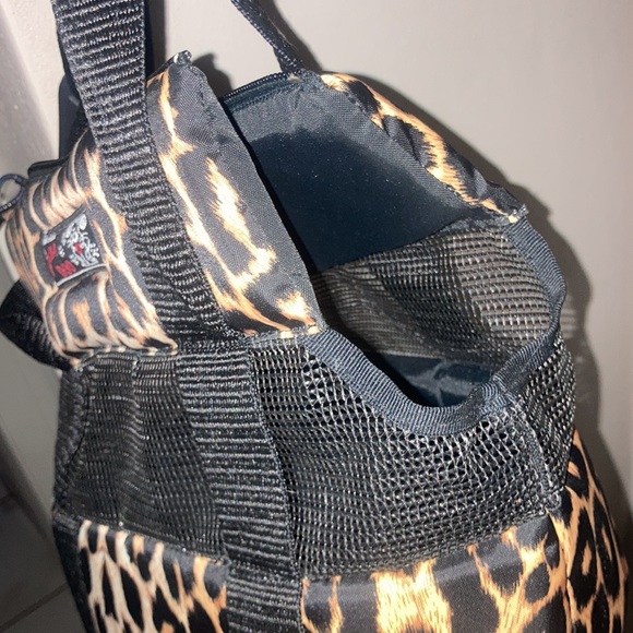 Padded dog animal carrier. Brand is: Collections Dabba doo - Picture 5 of 5